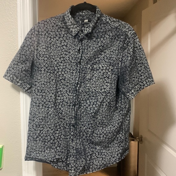 Denim Jacket from F21 along with Casual collar shirt from H&M - Picture 3 of 5